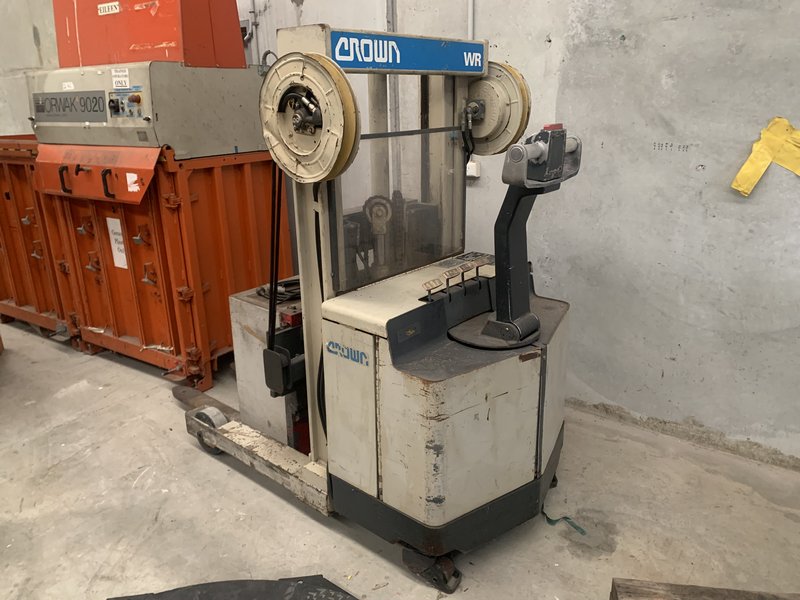 Used Crown Reach 1.1 Tonne Electric Walkie Stacker Model 25WRTF10 Used Crown Reach 1.1 Tonne Electric Walkie Stacker Model 25WRTF10