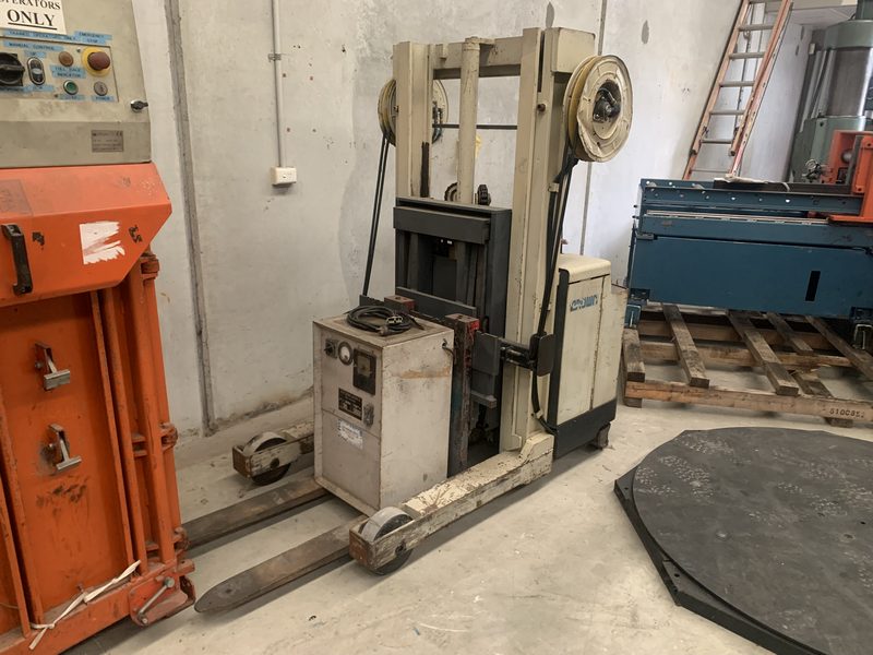 Used Crown Reach 1.1 Tonne Electric Walkie Stacker Model 25WRTF10 Used Crown Reach 1.1 Tonne Electric Walkie Stacker Model 25WRTF10