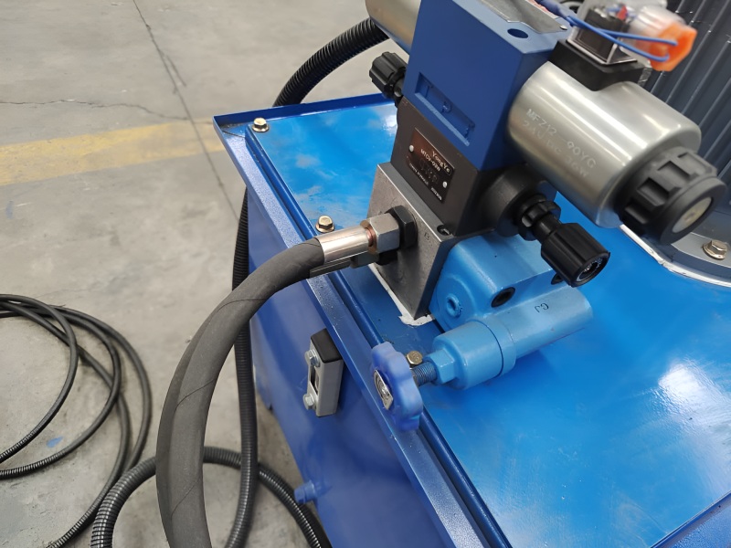 Unitech RMB-2400 Rebar Mesh Bending Machine with Back Gauge Unitech RMB-2400 Rebar Mesh Bending Machine with Back Gauge