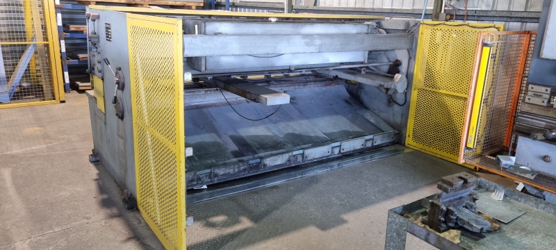 Used Hydraulic Guillotine QC12Y Year 2007 Used Hydraulic Guillotine QC12Y Year 2007