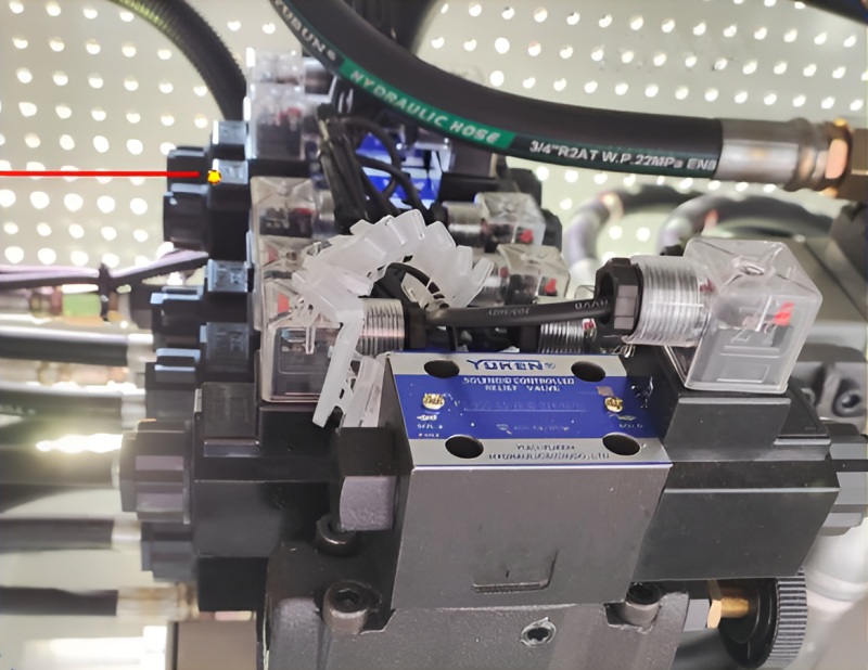 Unitech TBM63X4-2A-1S CNC Tube Bending Machine Unitech TBM63X4-2A-1S CNC Tube Bending Machine